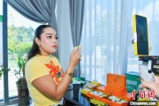 梦见吃鸡泰国主播品三亚榴莲：“尝到了家乡味”