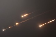 梦见吃鸡伊朗以导弹齐射回应以色列的大规模袭击